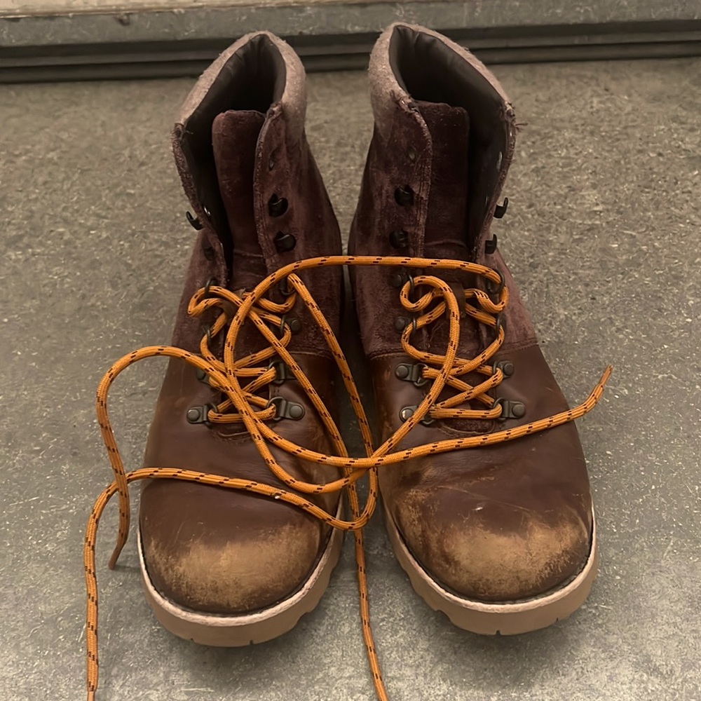 Mens Ugg boots Sz 10